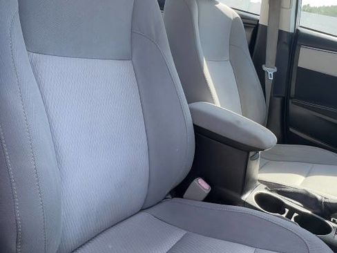 Used 2014 Toyota Corolla LE FWD image 13