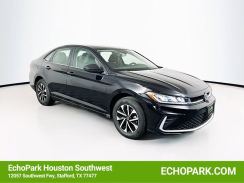 Used 2025 Volkswagen Jetta S image 1