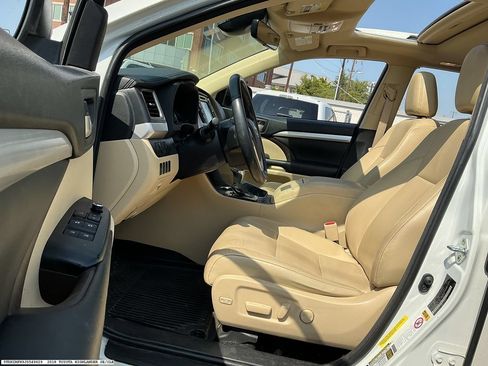 Used 2018 Toyota Highlander XLE FWD image 8