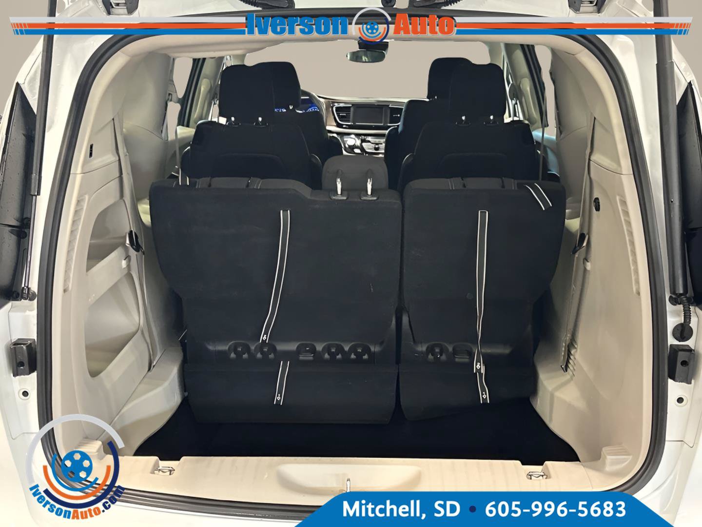 Used 2023 Chrysler Voyager LX FWD image 31
