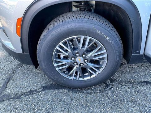 New 2026 Chevrolet Traverse LT w/ LPO, Floor Liner Package AWD/4WD image 8