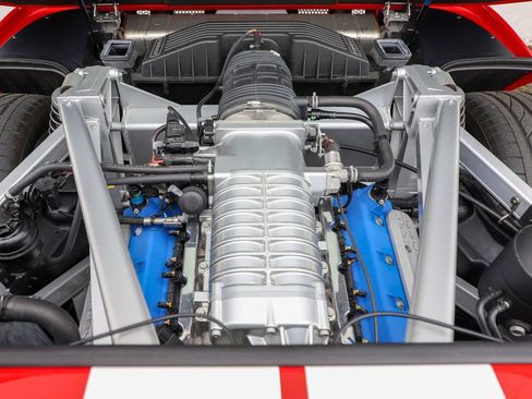 Used 2006 Ford GT RWD image 12
