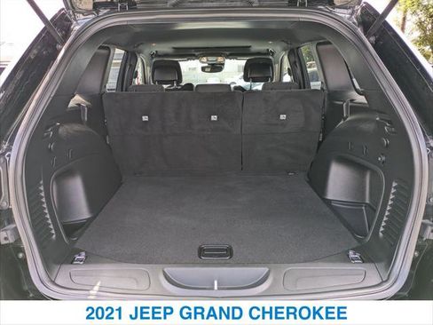 Used 2021 Jeep Grand Cherokee Laredo AWD/4WD image 23
