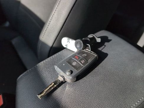 Used 2020 Volkswagen Tiguan SE R-Line image 29