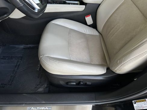 Used 2023 Nissan Altima 2.5 SL FWD image 12