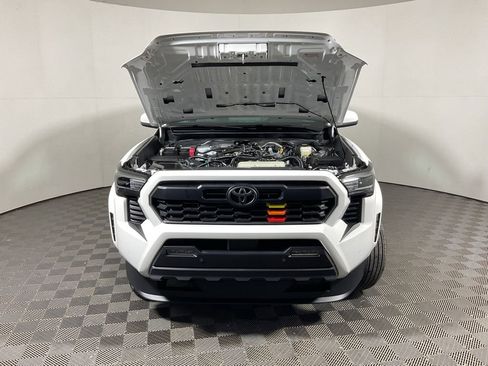 Used 2024 Toyota Tacoma TRD Sport w/ TRD Sport Upgrade Package image 9