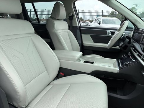 Used 2025 Hyundai Santa Fe SEL FWD image 34