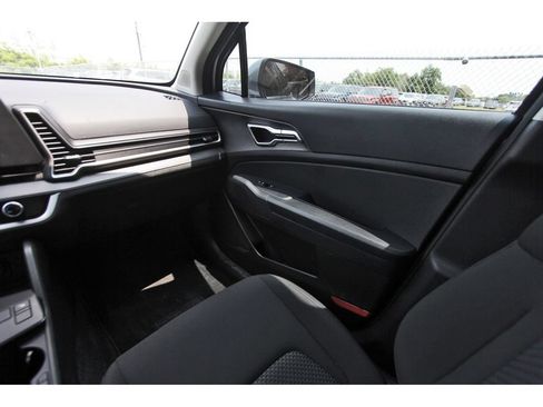 Used 2024 Kia Sportage LX AWD/4WD image 11