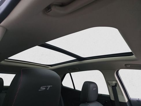 Used 2022 Buick Envision Essence w/ Sport Touring Package image 18