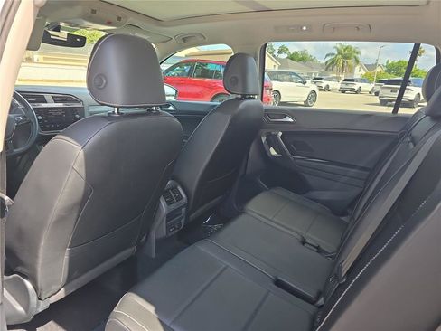 Used 2021 Volkswagen Tiguan SE w/ Panoramic Sunroof Package FWD image 11