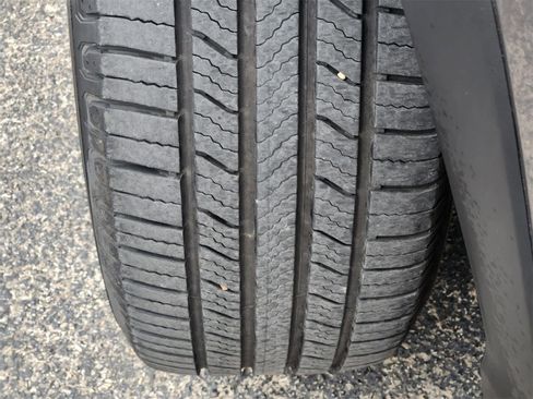 Used 2016 Toyota Highlander XLE image 10