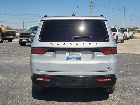 Used 2024 Jeep Wagoneer Series II image 4