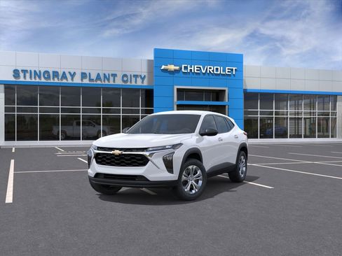 New 2026 Chevrolet Trax LS w/ Driver Confidence Package FWD image 8