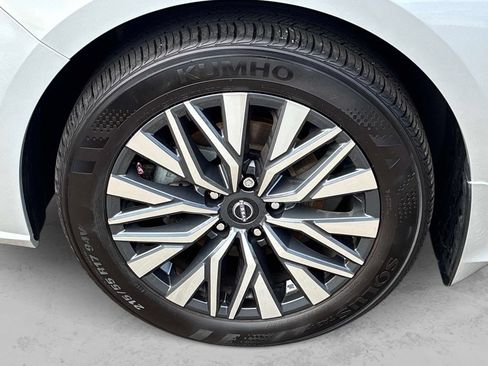Certified 2024 Nissan Altima 2.5 SV w/ SV Premium Package AWD/4WD image 20
