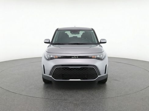 Used 2025 Kia Soul LX w/ LX Technology Package FWD image 2