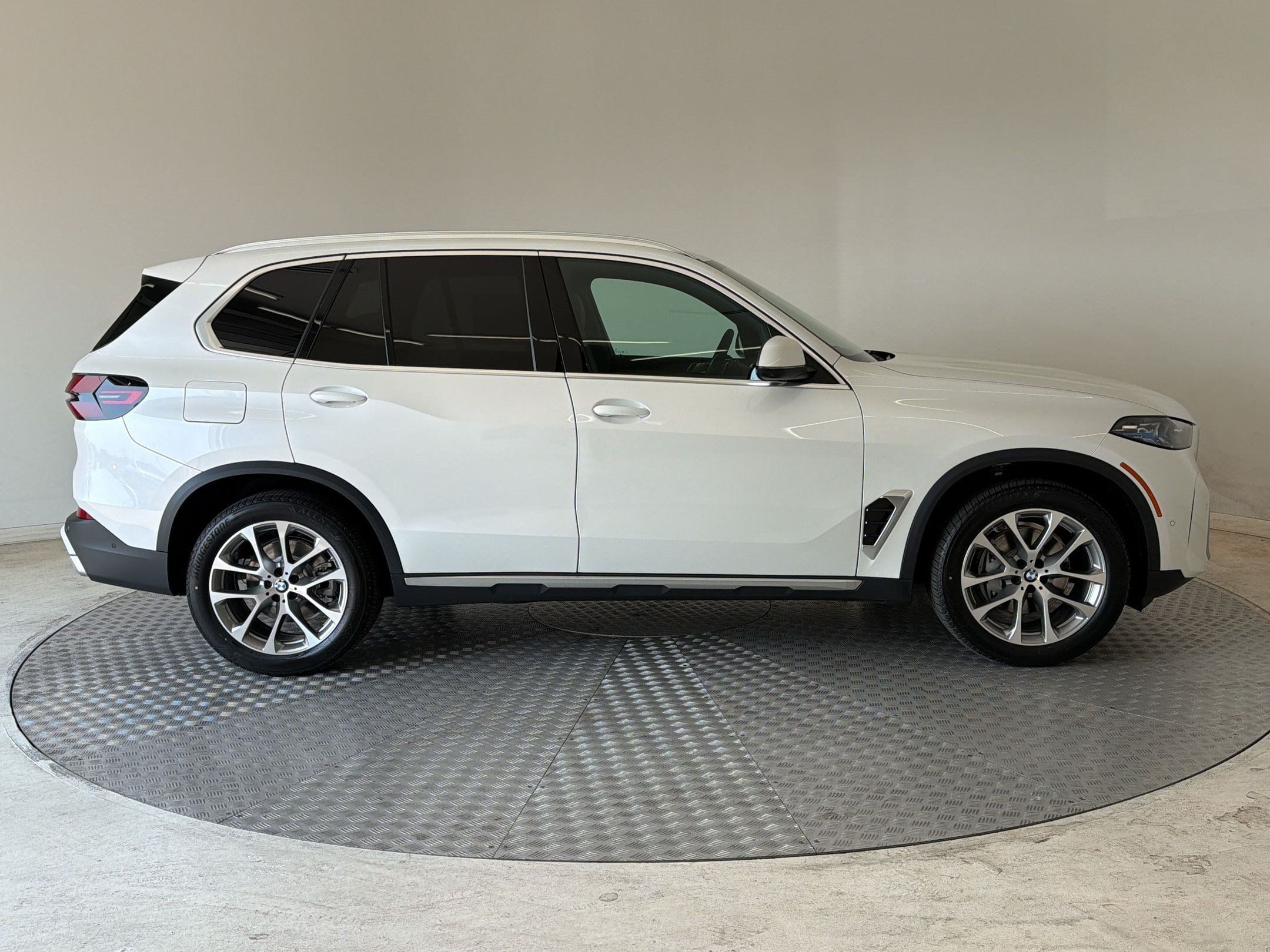 New 2026 BMW X5 xDrive40i AWD/4WD image 8