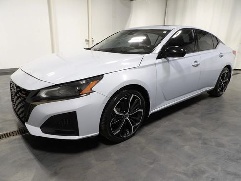 Used 2023 Nissan Altima 2.5 SR w/ SR Premium Package FWD image 5