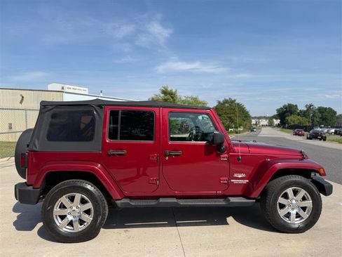 Used 2012 Jeep Wrangler Unlimited Sahara AWD/4WD image 7
