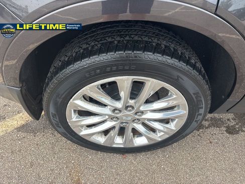 Used 2017 Cadillac XT5 Platinum w/ Driver Assist Package image 10