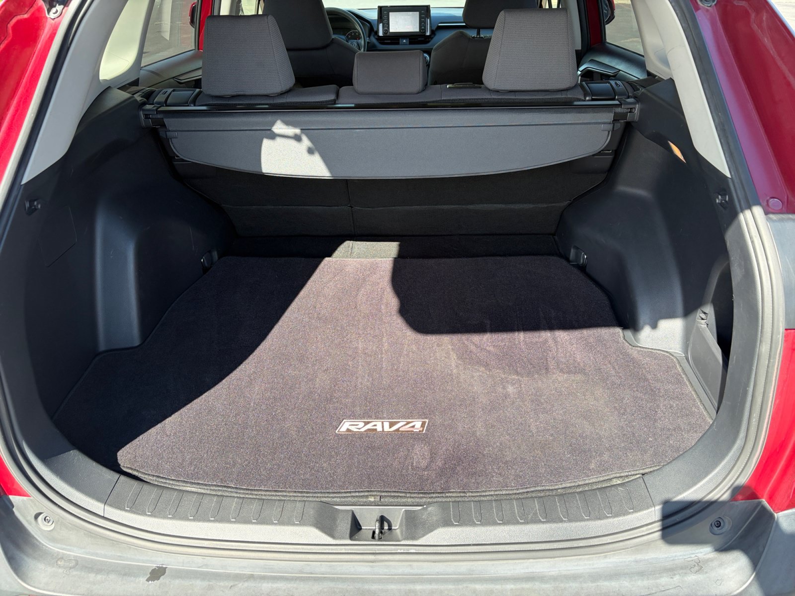 Used 2019 Toyota RAV4 XLE w/ Carpet Mat Package FWD image 26