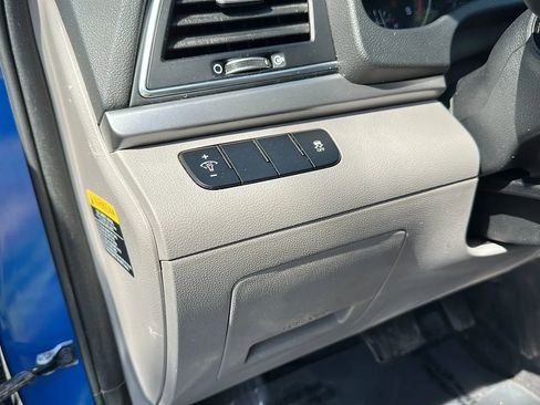 Used 2017 Hyundai Elantra SE image 42