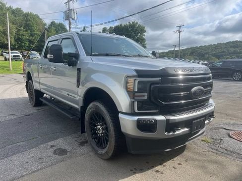 Used 2022 Ford F250 Lariat w/ Black Appearance Pkg AWD/4WD image 3