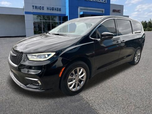 Used 2024 Chrysler Pacifica Touring-L image 4