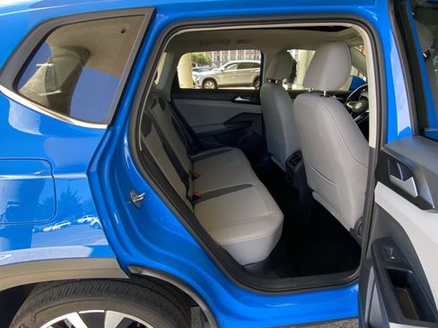 Used 2023 Volkswagen Taos SE w/ Panoramic Sunroof Package FWD image 30