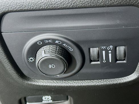 Used 2024 Jeep Grand Cherokee L Limited w/ Luxury Tech Group II image 17