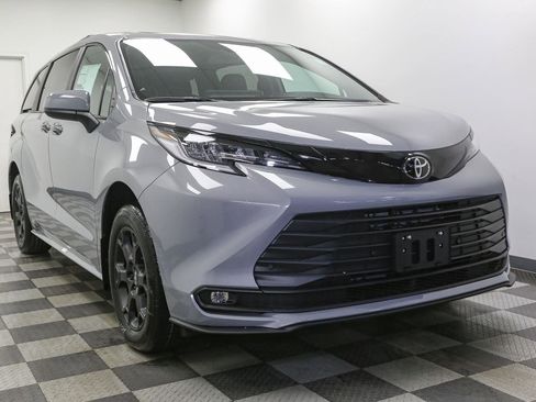 New 2026 Toyota Sienna XLE Woodland Edition AWD/4WD image 2