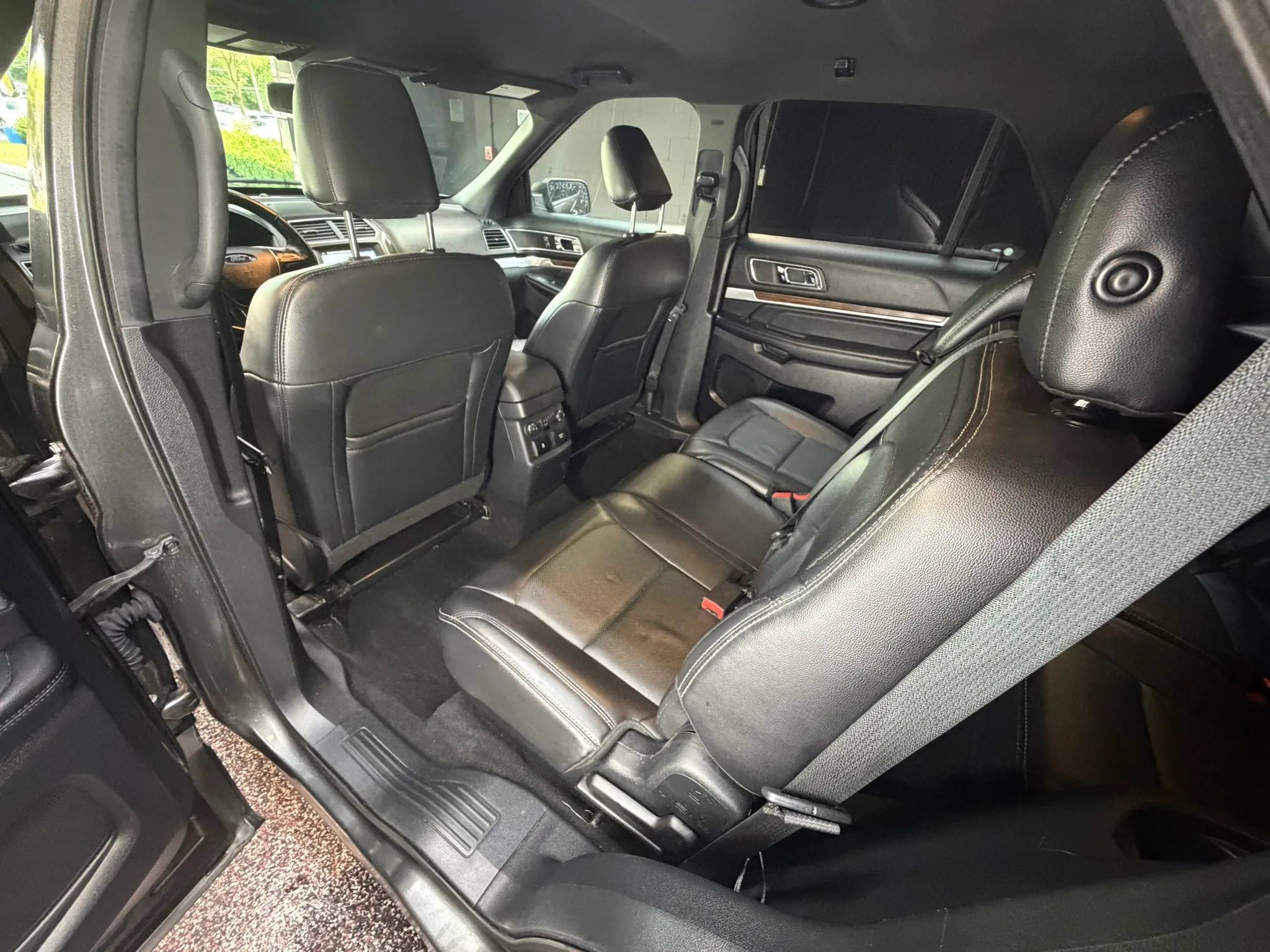 Used 2019 Ford Explorer Limited w/ Class III Trailer Tow Package FWD image 29