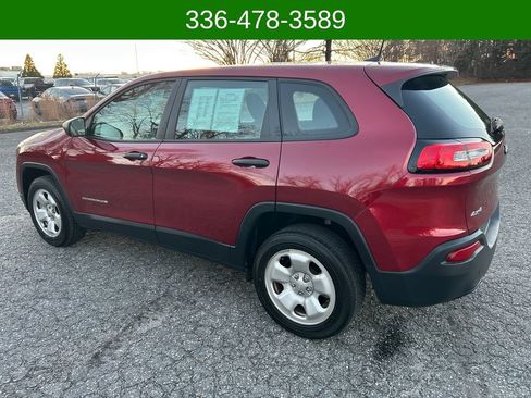 Used 2017 Jeep Cherokee Sport image 3