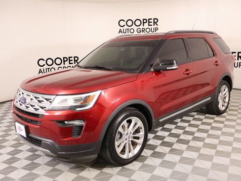 Used 2018 Ford Explorer XLT w/ Equipment Group 202A image 11