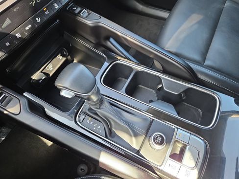Used 2025 Kia Telluride S FWD image 25