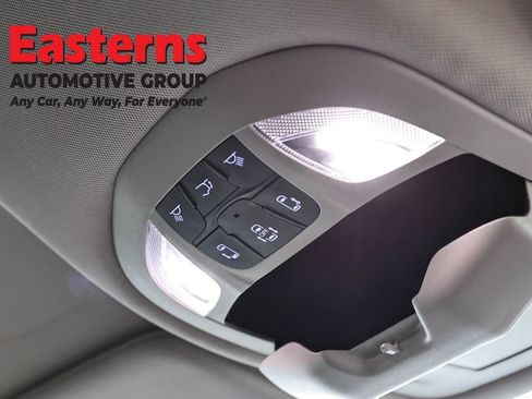 Used 2022 Chrysler Voyager LX FWD image 25