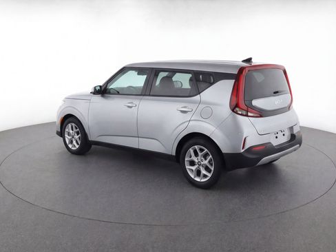 Used 2025 Kia Soul LX w/ LX Technology Package FWD image 6