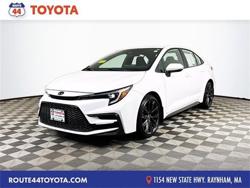 Certified 2025 Toyota Corolla SE image 1