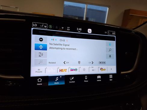 Used 2021 Chrysler Pacifica Touring-L w/ Uconnect Theater Family Group image 25