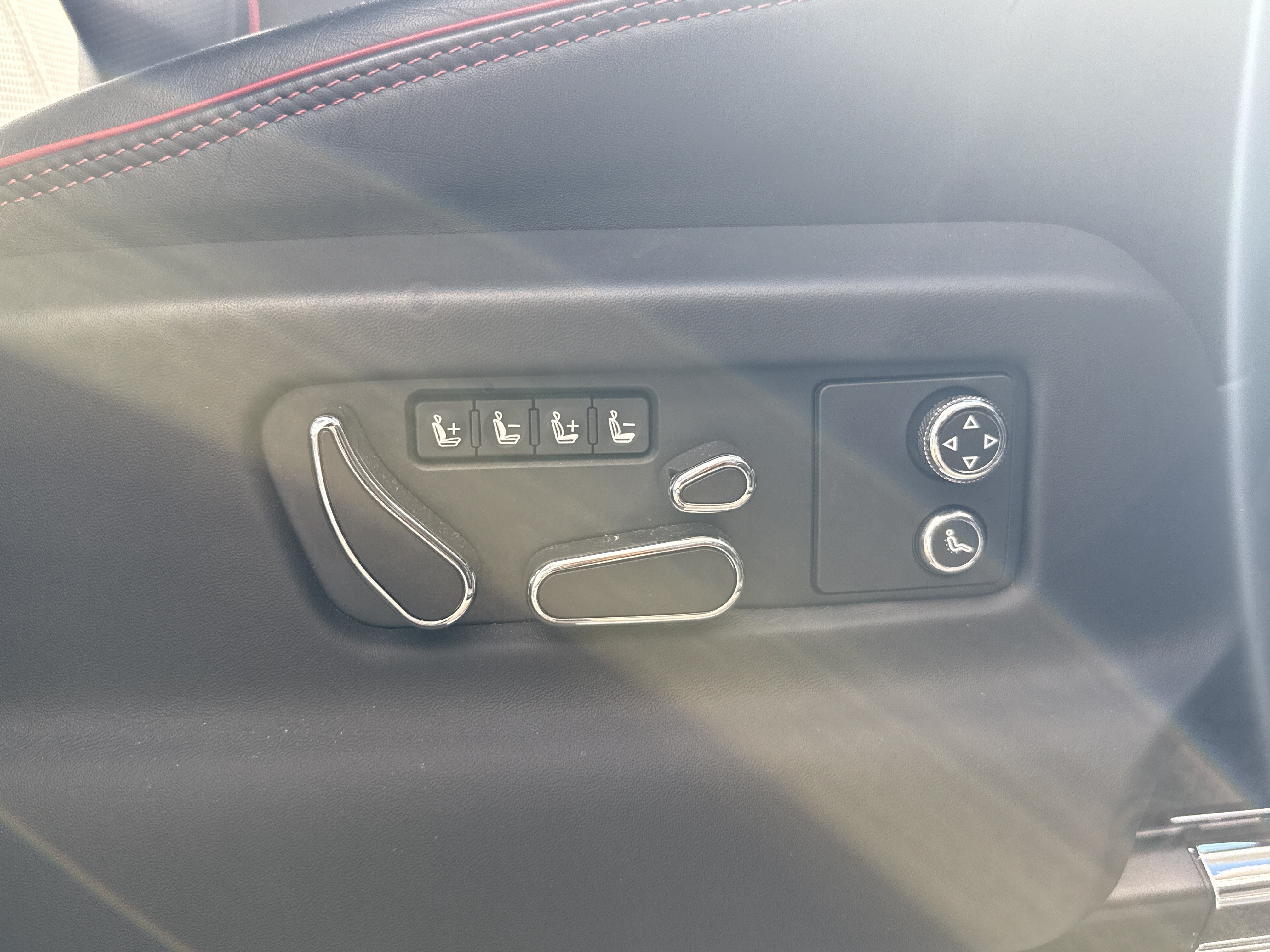 Used 2022 Bentley Bentayga AWD/4WD image 31