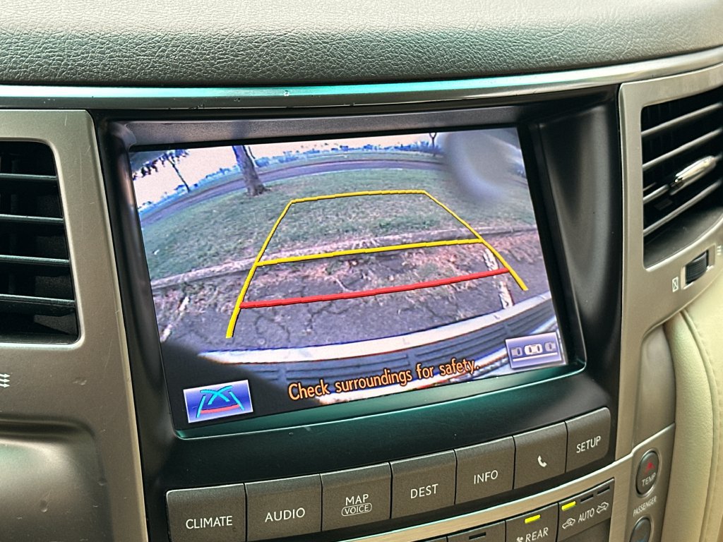 Used 2013 Lexus LX 570 4WD w/ Luxury Pkg w/Pre-crash image 17
