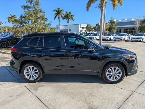 Used 2024 Toyota Corolla Cross LE image 3