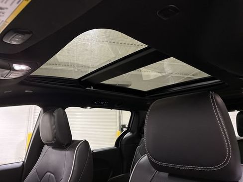 New 2026 Chrysler Pacifica Limited FWD image 20