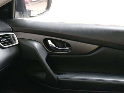 Used 2016 Nissan Rogue SV w/ SV Premium Package FWD image 8