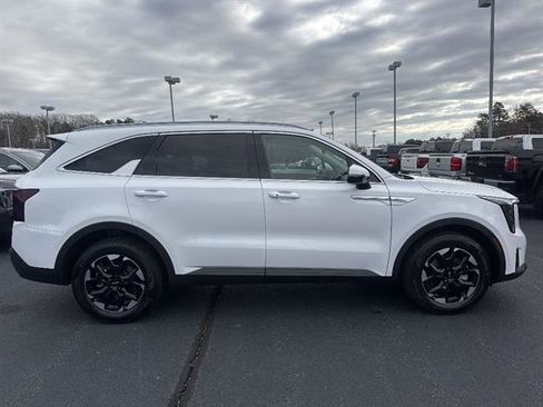 New 2026 Kia Sorento S image 7