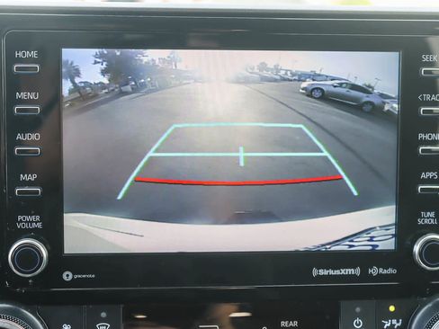 Used 2020 Toyota Highlander LE image 23