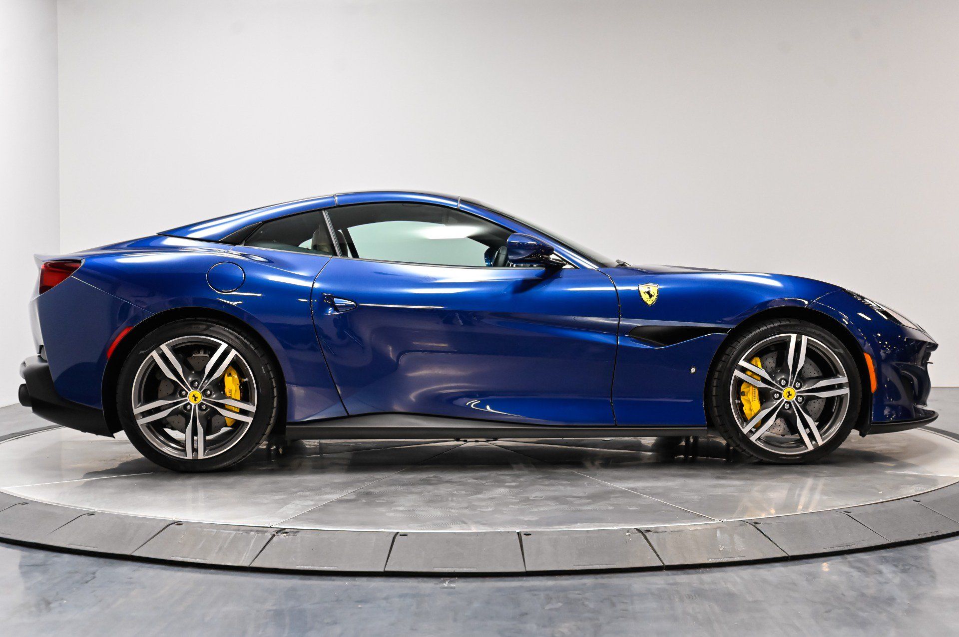 Used 2019 Ferrari Portofino RWD image 15