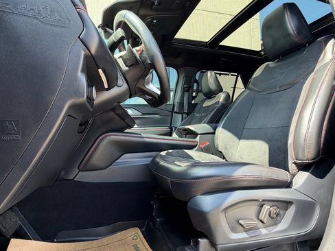 Used 2025 Ford Explorer ST AWD/4WD image 10