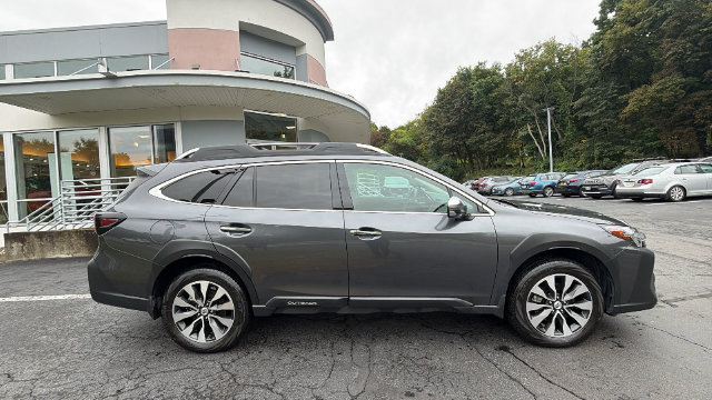 Used 2025 Subaru Outback Touring XT w/ Tech Package 3 AWD/4WD image 4