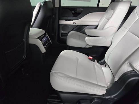New 2026 Lincoln Aviator 2WD image 14