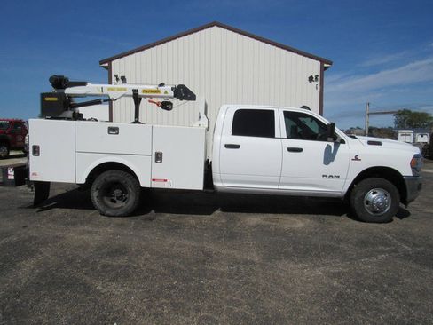 Used 2022 RAM 3500 Tradesman w/ Chrome Appearance Group AWD/4WD image 2